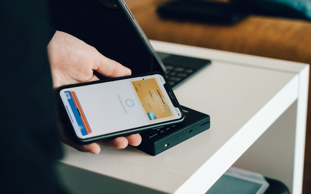 Pagamento por aproximação feito com o celular